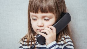 Как научить ребенка вызвать скорую?